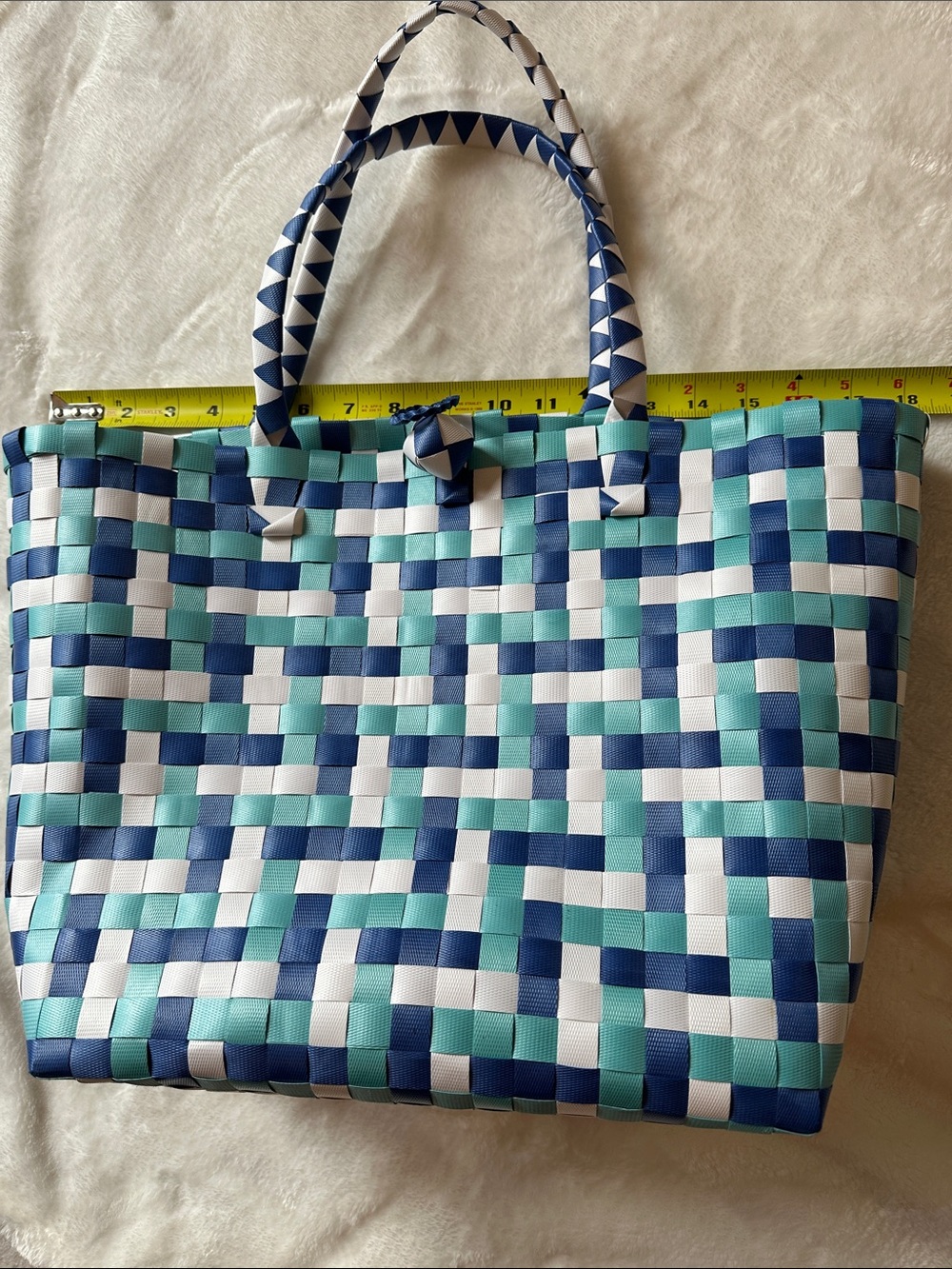 HANDWOVEN BEACH/TOTE BAG in Navy, Teal & White Vinyl Durable Unique 18x12 EUC - Picture 8 of 9